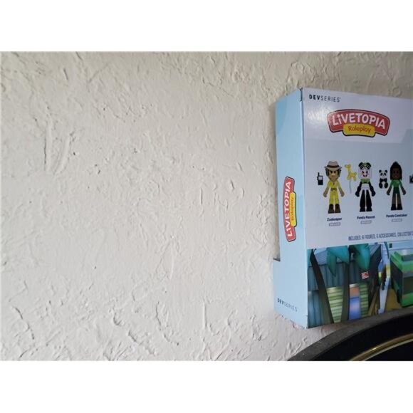 Livetopia Day at The Zoo Pack Accessories and Exclusive Virtual Item Code - Picture 6 of 7